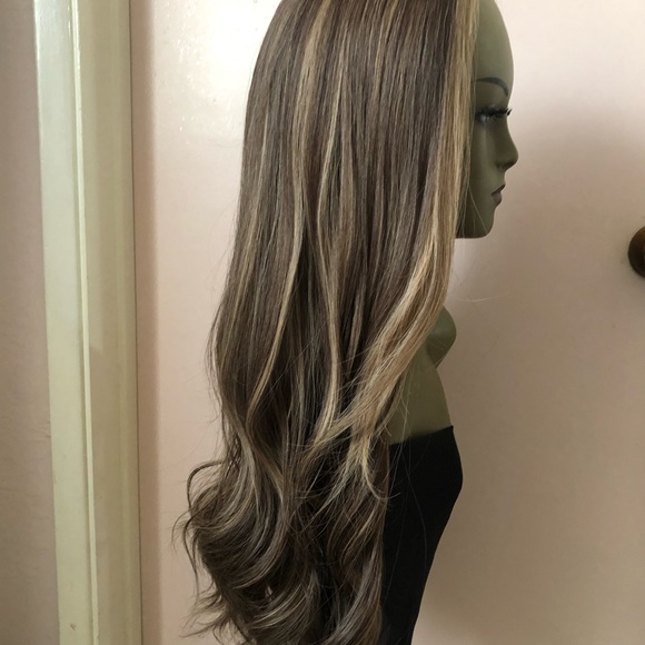 Long Beautiful Wig - Picture 7 of 7